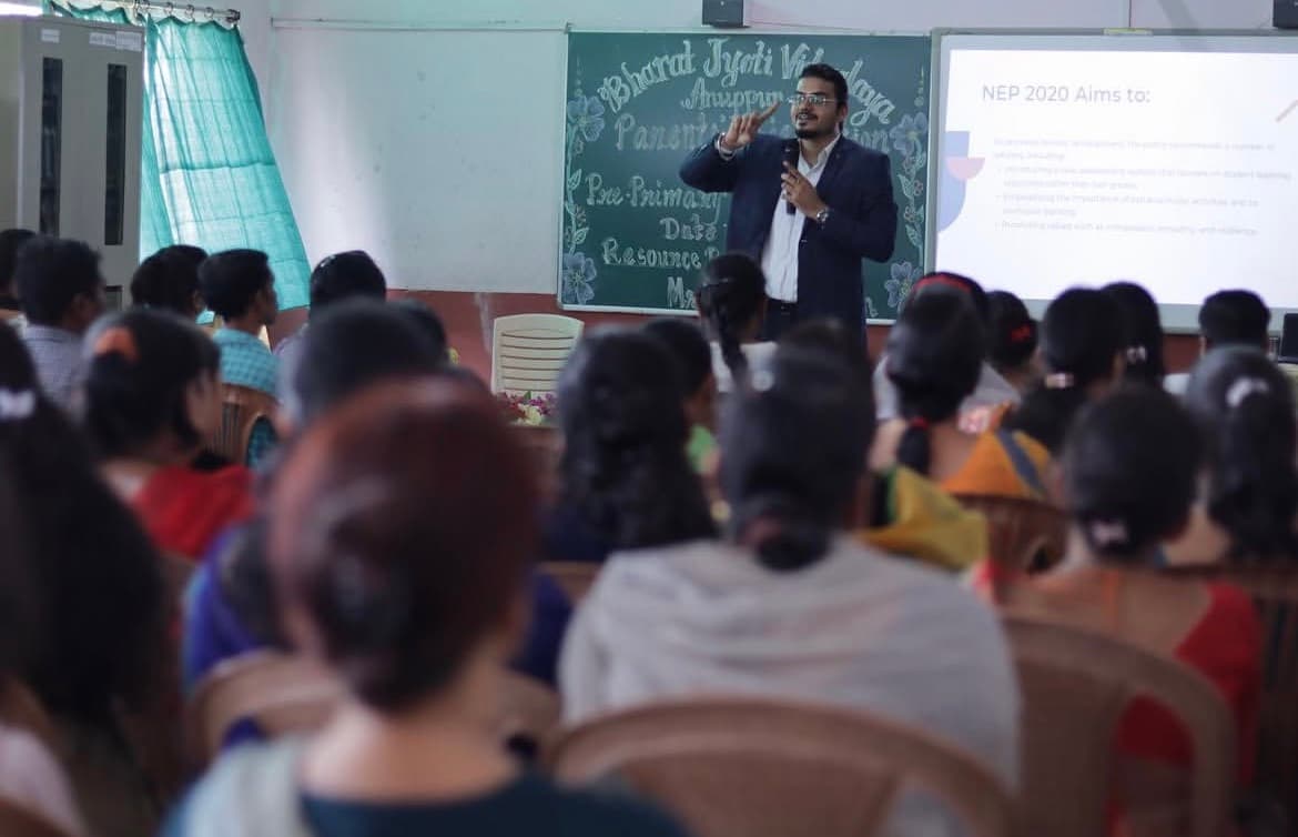Live speaking session with microphone and presentation